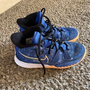 Nike Kyrie Flytrap 5 (Youth 5.5)